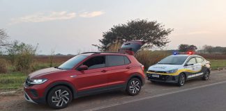 Mulher é presa com carro roubado e drogas em Teodoro Sampaio