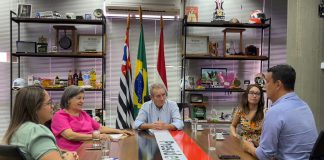 Carim solicita apoio para firmar convênio com a Secretaria de Saúde