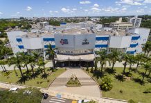 Hospital Regional de Presidente Prudente atende pacientes em corredores devido à superlotação
