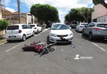 Veículo na contramão provoca acidente com moto no centro de Dracena