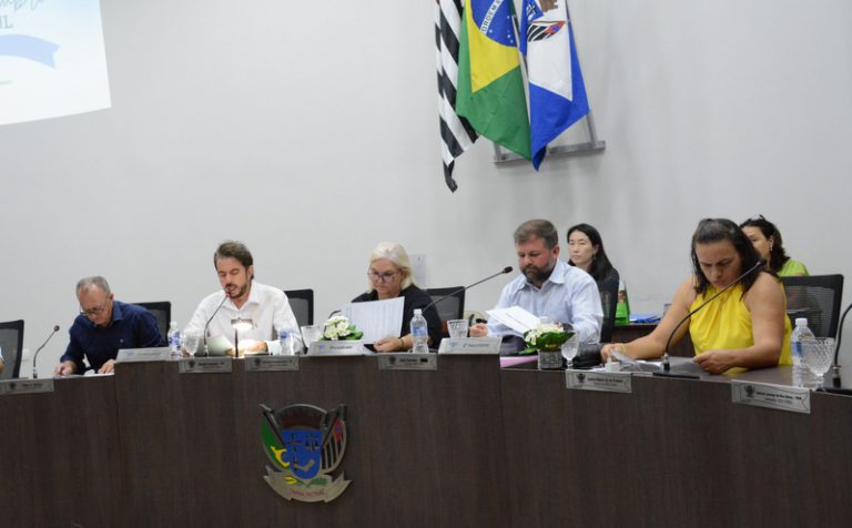 ALVARES MACHADO: Vereadores aprovam pedidos de dados sobre orçamento e regularização de casas