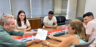 Ed Thomas assina Lei que denomina escola do Vida Nova Pacaembu como “Mariana Franklin”