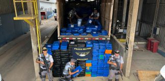 Motorista pula de carreta em movimento e Polícia Rodoviária apreende 3 toneladas de maconha