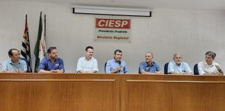 Secretário Gilberto Kassab conversa com empresários e entidades de classe em visita à região