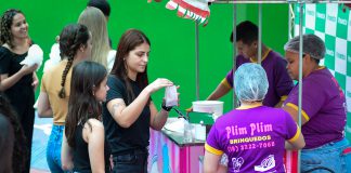 Acadêmicos tem recepção especial na volta às aulas da Unoeste