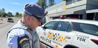 Polícia Rodoviária apreende drogas e arma