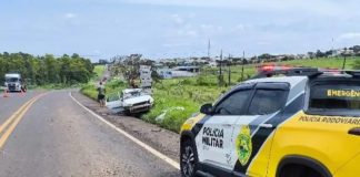 Veículo com placa de Presidente Prudente perde o controle e capota em estrada do Paraná