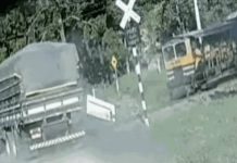 VÍDEO: Caminhão é atingido por trem com trabalhadores em Santa Catarina