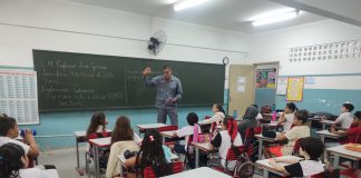 Programa Bombeiro na Escola inicia atividades de 2025 nas escolas municipais