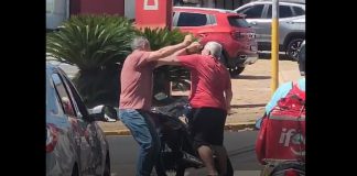 Vídeo de briga entre motorista e motoqueiro repercute nas redes sociais de Presidente Prudente