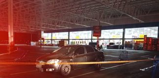Homem é encontrado morto dentro de carro em estacionamento de Hipermercado Atacadista