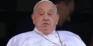 Após mais de um mês internado, Papa Francisco recebe alta e faz primeira aparição pública