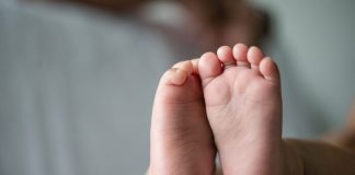 Troca de bebês em maternidade é descoberta após 40 anos