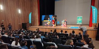 Alunos da Seduc assistem espetáculo “Poupar, Sonhar, Conquistar”, ação parceira com Sicoob