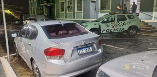 Polícia Militar intercepta carro roubado em São Paulo com placas adulteradas no Jardim Eldorado