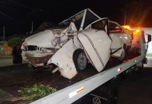 Homem morre após atingir árvore e muro no bairro João Domingos Netto