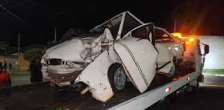 Homem morre após atingir árvore e muro no bairro João Domingos Netto