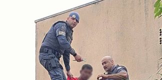 Homem foge da Polícia Militar e é capturado em cima de telhado em Dracena