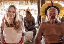 Angelina Jolie visita aldeia indígena no Mato Grosso e se encontra com cacique Raoni