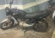 Homem finge ser o irmão ao ser pego pela polícia como moto furtada