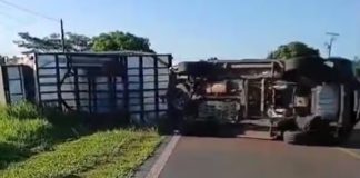 Caminhonete e dois carros se envolvem em acidente na rodovia Júlio Budiski