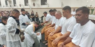 Presos participam de Missa do Lava-pés em Presidente Venceslau