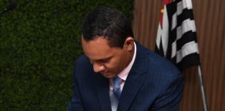 Vereador Edu da Padaria requer ao prefeito Tupã aumento da referência salarial dos pedreiros da prefeitura