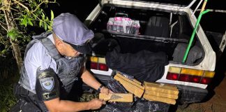 Após perseguição Polícia Rodoviária apreende carro com 54 Kg de maconha ocupantes fogem para mata