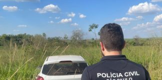 Carro furtado de posto de saúde de Irapuru é encontrado abandonado em meio a matagal