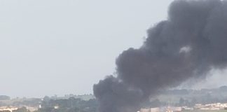 Incêndio de grande proporção atinge bairro Parque dos Resedás na Zona Leste