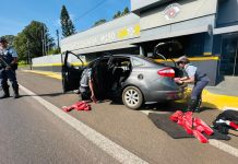 Paraguaios com carro da Argentina são presos com 69 quilos de maconha em Presidente Prudente