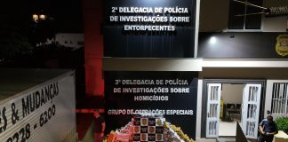 Polícia Civil apreende caminhão de mudanças com 1,5 tonelada de maconha