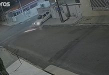 Polícia encontra carro que derrubou portão em Pirapozinho, veja o vídeo