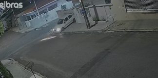 Polícia encontra carro que derrubou portão em Pirapozinho, veja o vídeo