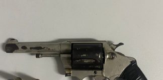 CIÚMES: Empresário vai preso após mulher brigar e dedurar arma de fogo escondida em armário