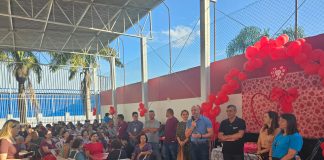 Centro de Referência do Idoso recebe cerca de 200 idosos para café do Dia das Mães