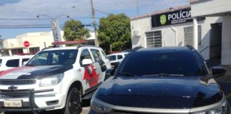 Carro roubado com placa adulterada é apreendido em Santo Anastácio