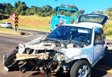 Veículo avança sinal de “PARE” e causa acidente perto de Presidente Prudente