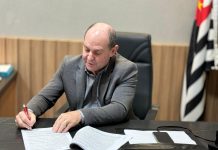 Prefeito de Álvares Machado assina convênio para 50 casas populares e enaltece deputado Marangoni