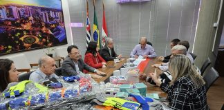 Campanha do Agasalho 2025 recebe doações da Receita Federal de Prudente