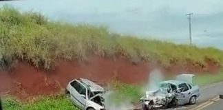 Assista ao vídeo do acidente entre dois carros na cidade de Floresta a 200 Km de Prudente