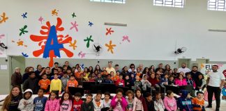 Projeto Aquarela recebe computadores doados pelo Sicoob Credivale