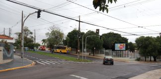 Após anos de espera, semáforo é instalado em cruzamento ao lado do Sesi no Parque Furquim