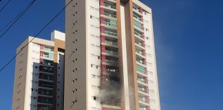 Incêndio em prédio vizinho ao Hospital Regional gera correria e mobilização dos bombeiros