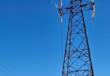 Maquinário agrícola atinge a rede elétrica e impacta o fornecimento de energia para 800 clientes em Rancharia