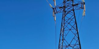 Maquinário agrícola atinge a rede elétrica e impacta o fornecimento de energia para 800 clientes em Rancharia