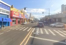 Idoso é atropelado e morre em frente ao Bom Prato na avenida Brasil