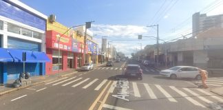 Idoso é atropelado e morre em frente ao Bom Prato na avenida Brasil