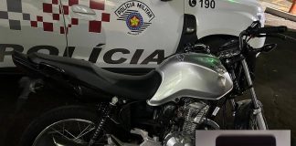 Jovem é preso por tráfico de drogas após ser flagrado pilotando moto sem placa no Anita Tiezzi
