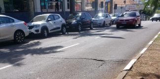 “Calombo” perigoso em frente à Santa Casa persiste há 3 anos e prefeitura ignora pedidos de vereadores